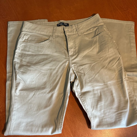 Lee Rider Straight Leg, perfect fit mid-rise khaki jeans, 8M, NWT - Picture 1 of 6